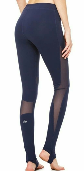 The Coast ALOYOGA Legging offers secure coverage. - Picture 5 of 8